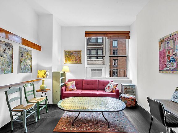2nd image of 23 Waverly Pl APT 4W