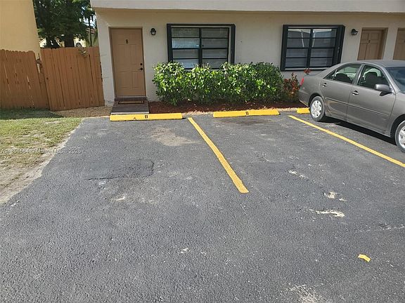 2nd image of 408 NE 18th Ave APT 8