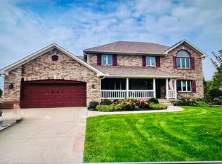 124 Hawthorne Ln, Greenwood, IN 46142