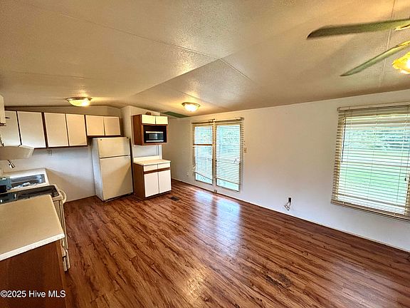 5th image of 4016 Highwood Court NE