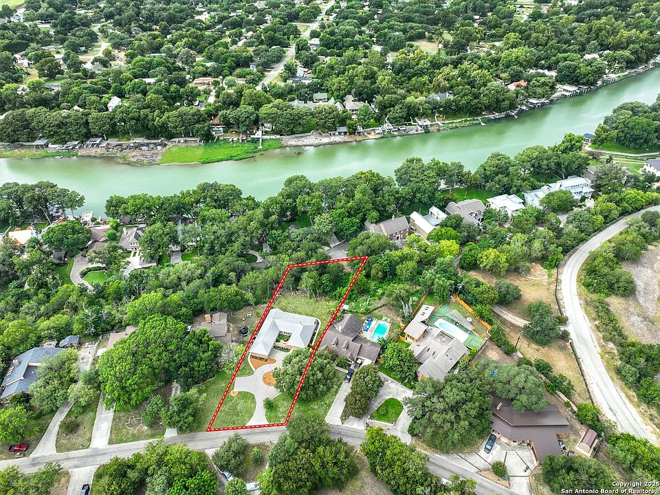 1st image of 352 Ridge Crest