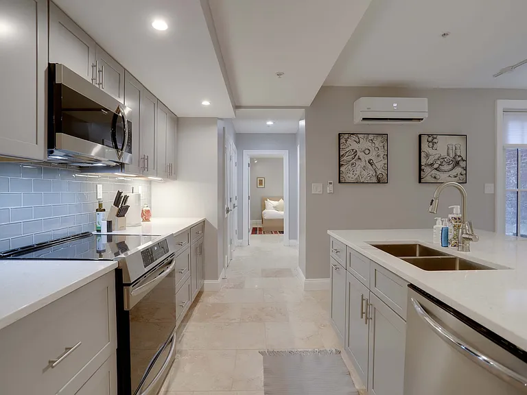 327 E Capitol St SE #B — Photo 15