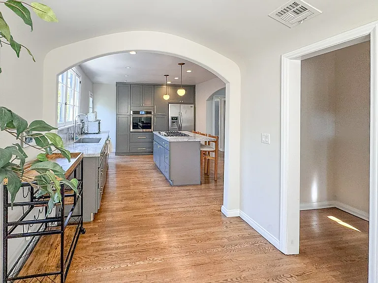 345 Westbourne Dr — Photo 4