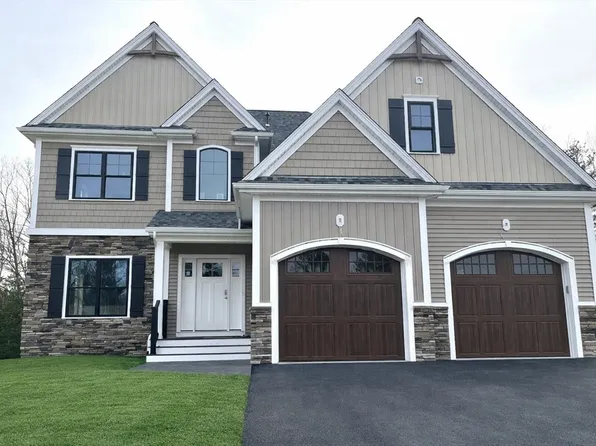 40 Duffy Dr, Attleboro, MA 02703