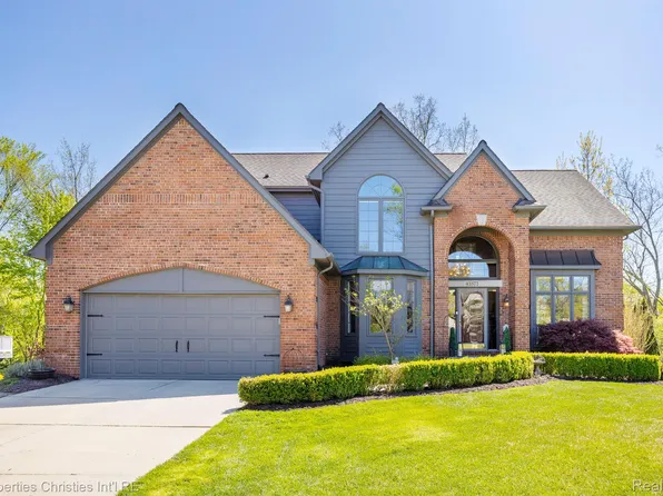 45571 Irvine Dr, Novi, MI 48374