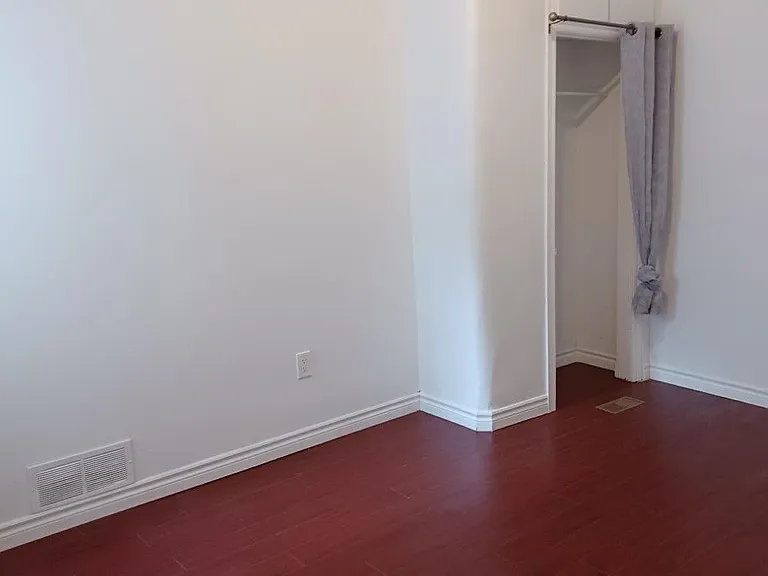 765 Gerrard St E #MAIN FL — Photo 7