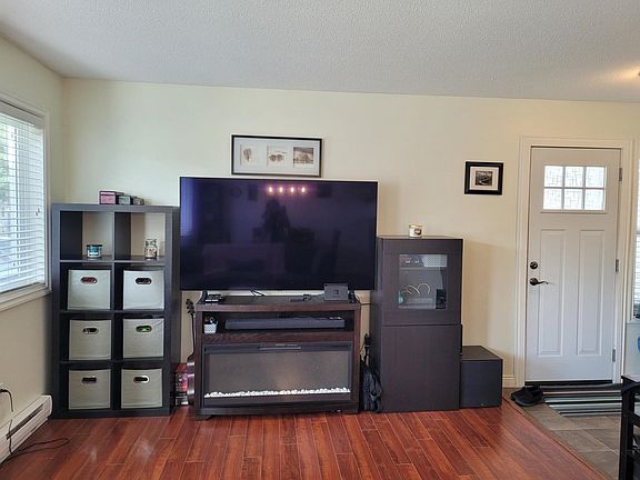 3rd image of 3712 Dunsmuir Way