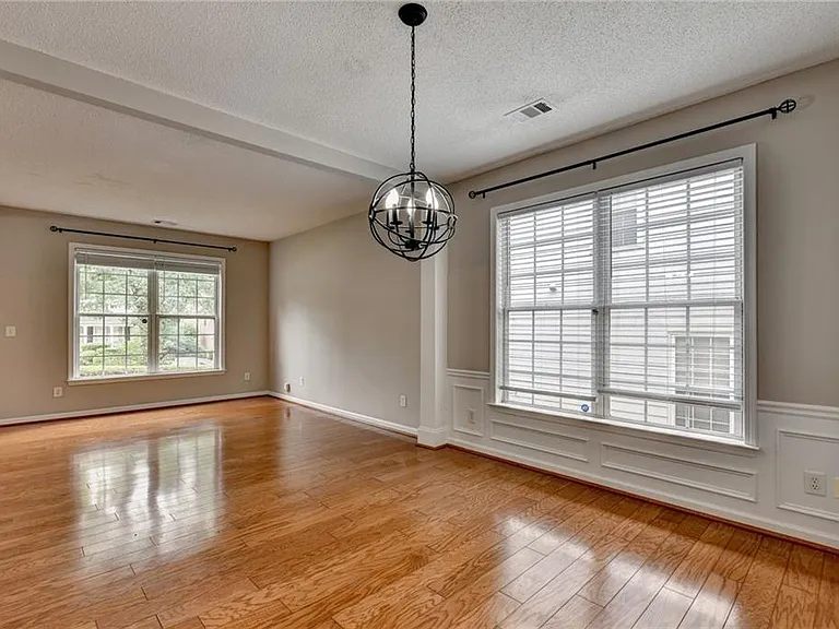 565 Alstonefield Dr — Photo 9