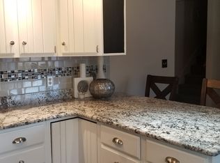 6239 Cotswold Ln, Cherry Valley, IL 61016