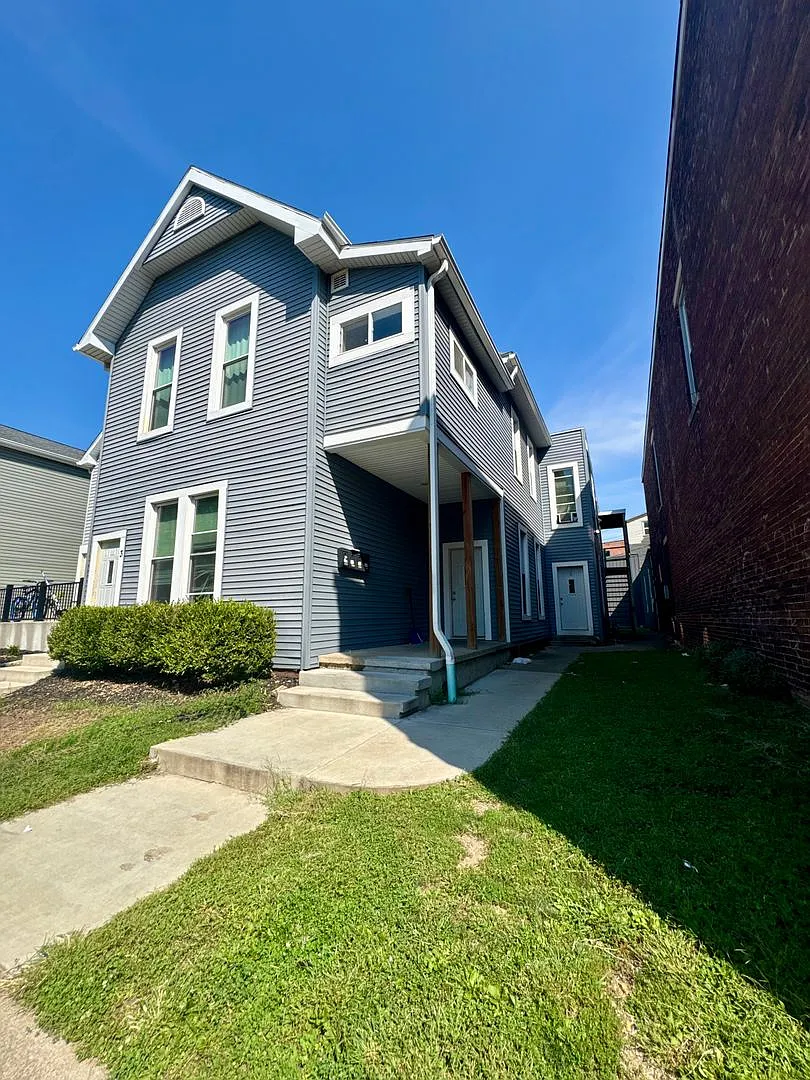 814 Brown — Photo 1