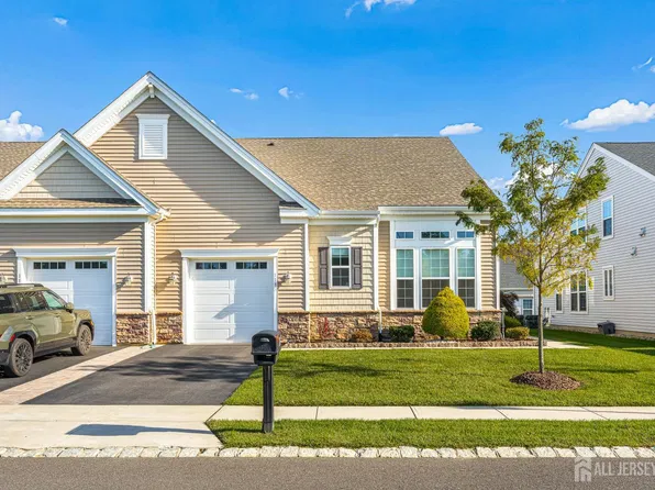 118 Starlight Dr, Monroe Township, NJ 08831