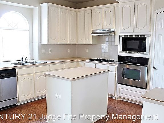 4th image of 308 Larkspur Ct