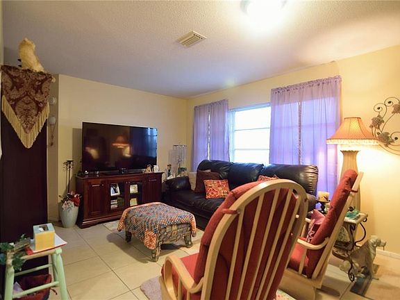 4th image of 21150 Gertrude Ave APT L4
