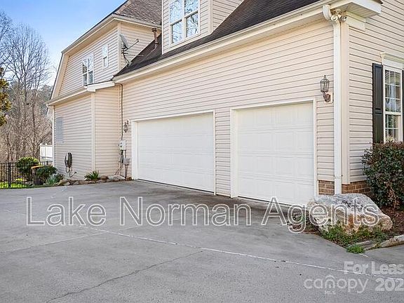 3rd image of 7277 Willow Brook Ct