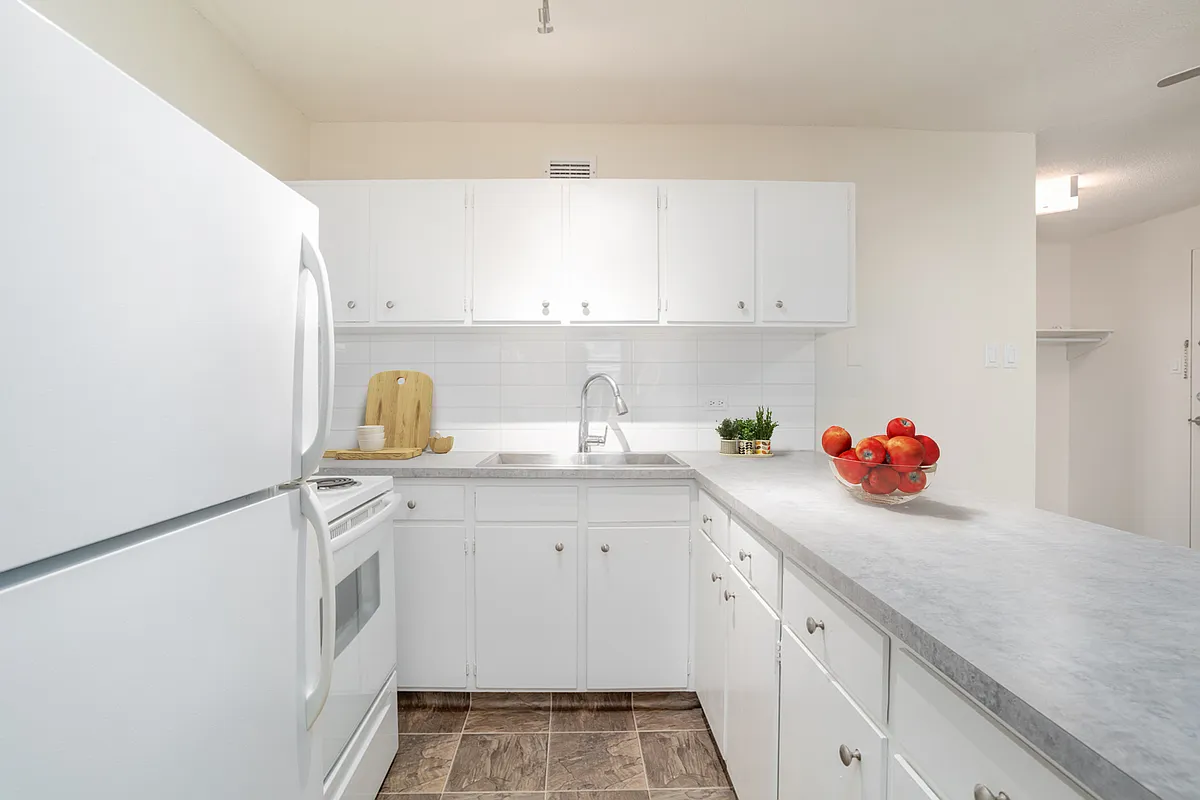 Building Photo - 10711 Saskatchewan Dr NW