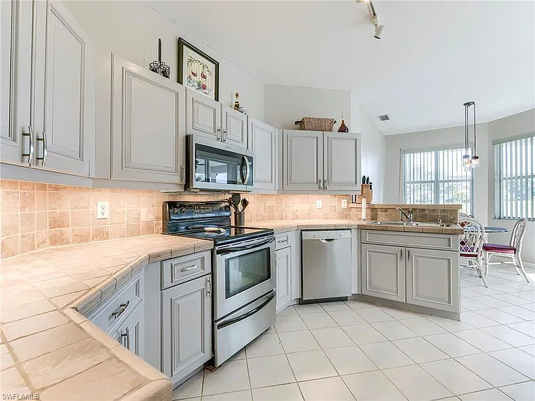 8529 Fairway Bend Dr — Photo 11