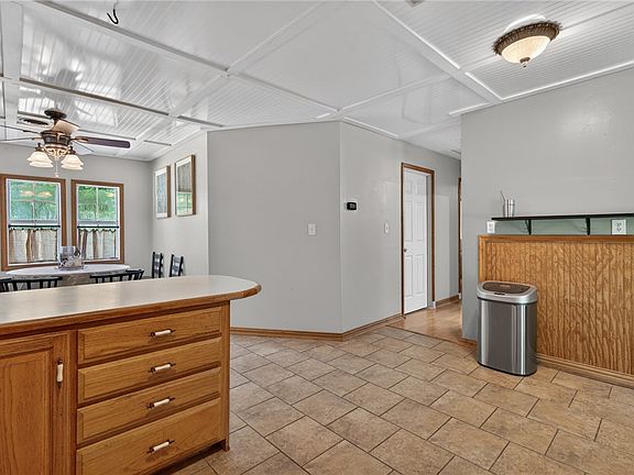 3rd image of 428 Oak St