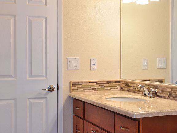 4th image of 11121 156th Pl NE
