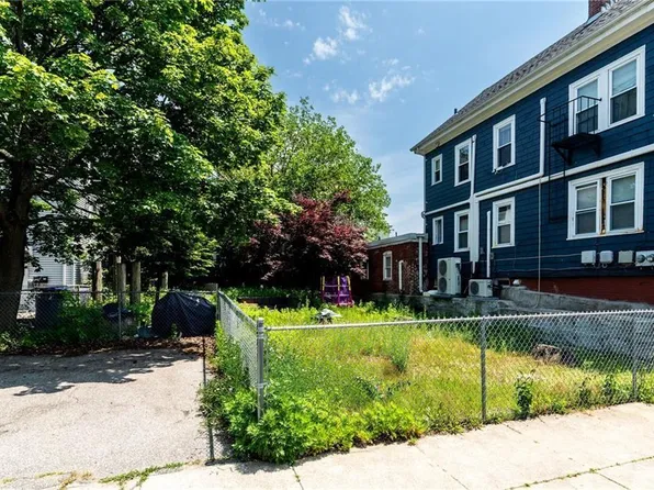 8 Courtland St, Providence, RI 02909