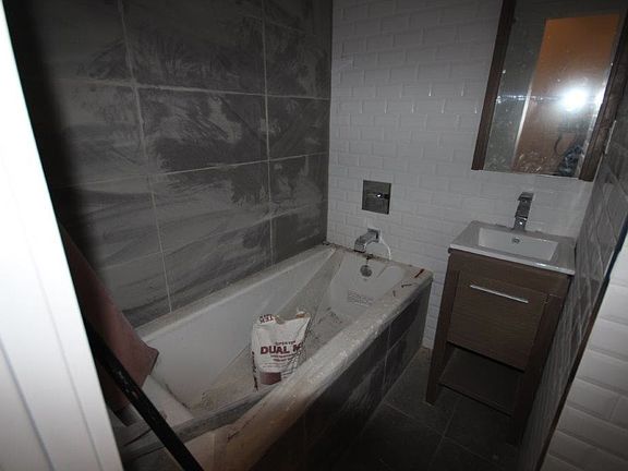 5th image of 142 Scholes St #2AARR