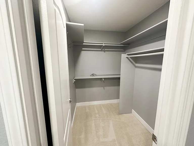 1076 Yarwood Ct — Photo 14