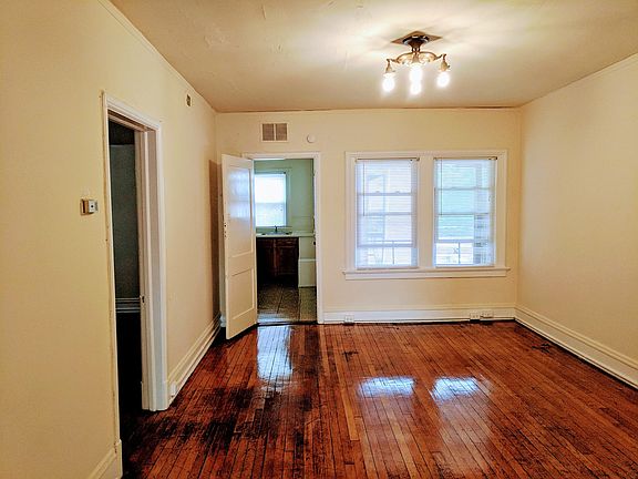 5th image of 800 N Sheppard St APT 11