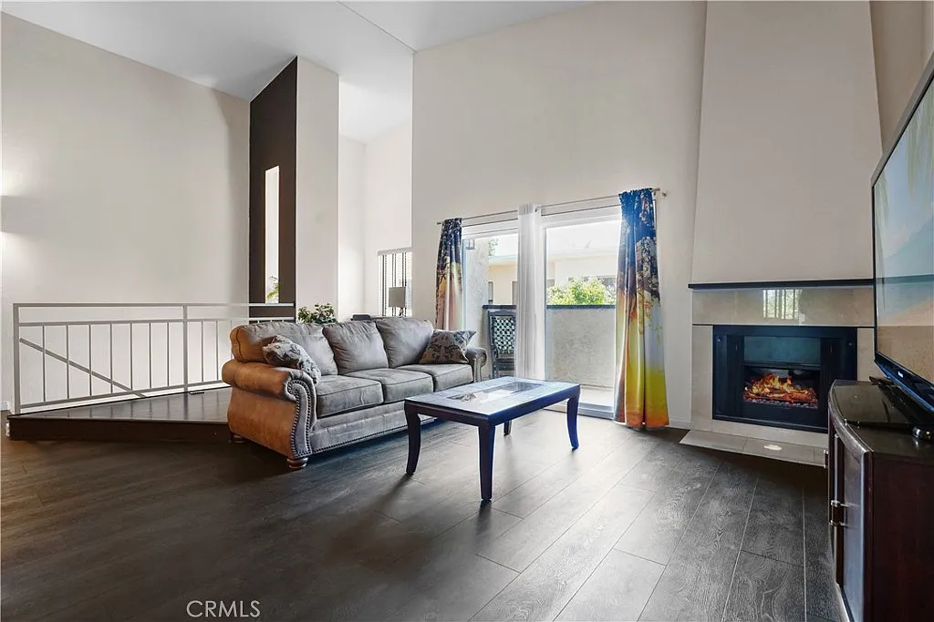 1 bed, 928 sqft, $2,600 — Photo 1