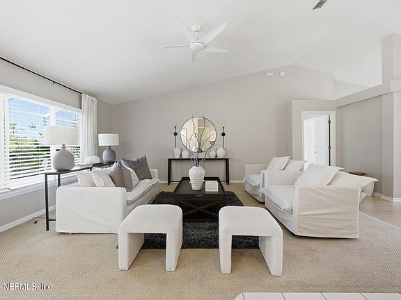 5th image of 252 SEAMIST Court