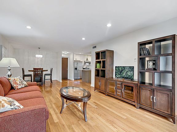 4th image of 700 Wellington Ave Unit 107