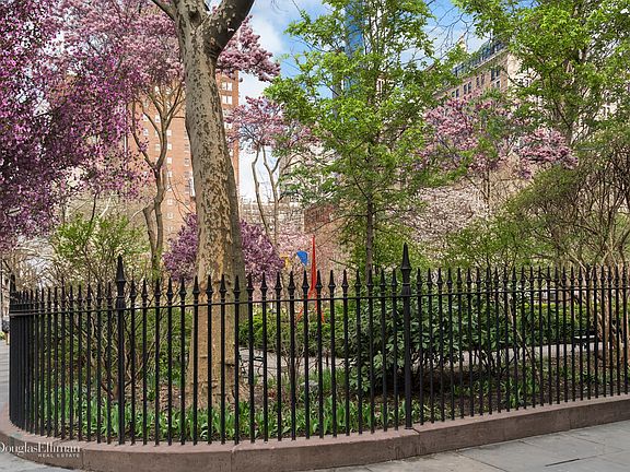 3rd image of 32 Gramercy Park S APT 10K