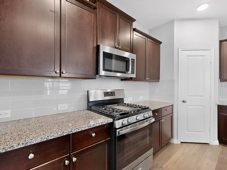6806 Bale Rdg — Photo 32