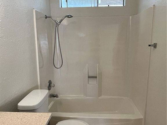 5th image of 600 N Grand Ave APT A