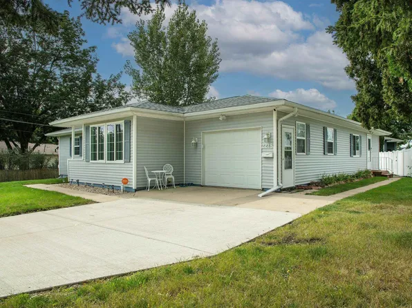 2215 Sager Ave, Waterloo, IA 50701
