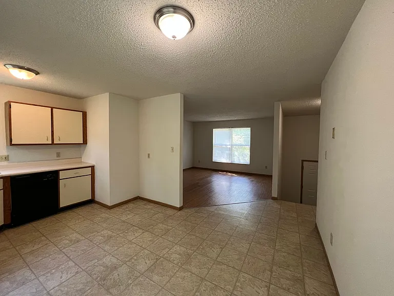 615 Portsmouth Dr — Photo 7