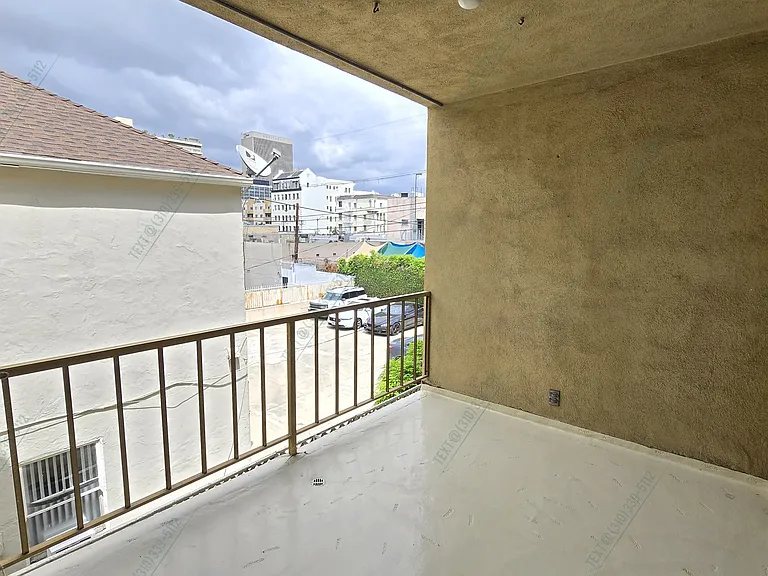 810 S Kingsley Dr #206 — Photo 23