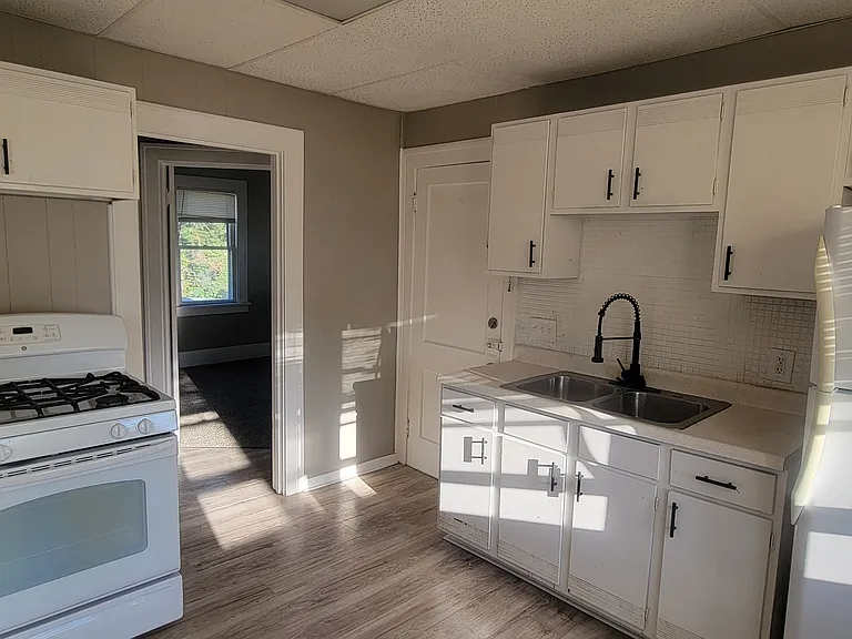 8502 Grand Division Ave #UP — Photo 6