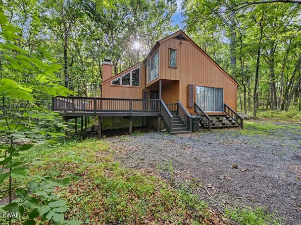 202 Basswood Dr, Lords Valley, PA 18428