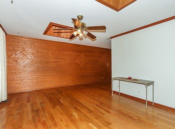 4th image of 7037 Meadowbrook Ln