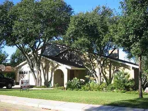 1st image of 611 MANY OAKS DR