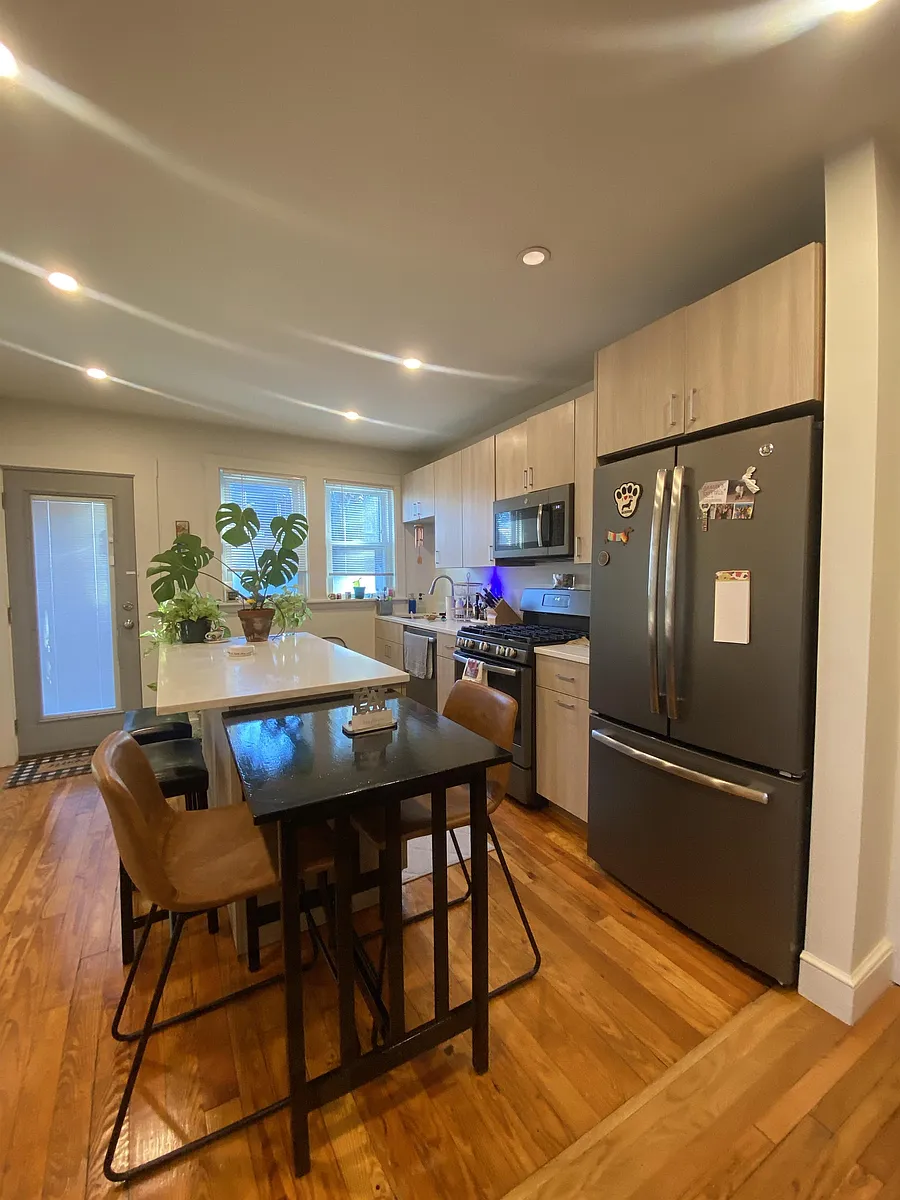 Building Photo - 35 Woodman St #1