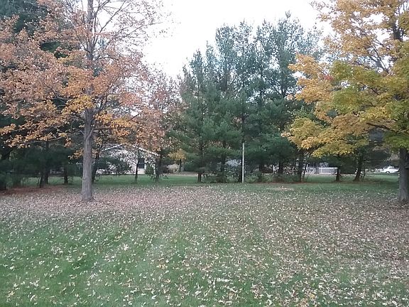 2nd image of 6095 Oakwood Cir