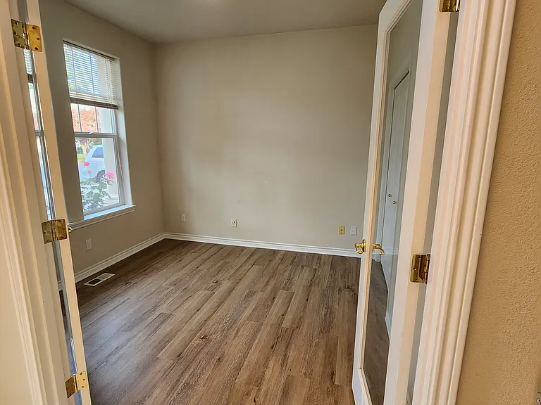 15825 SW Kittiwake Ct — Photo 3