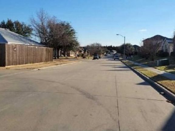 Exterior Neighborhood (street photo)