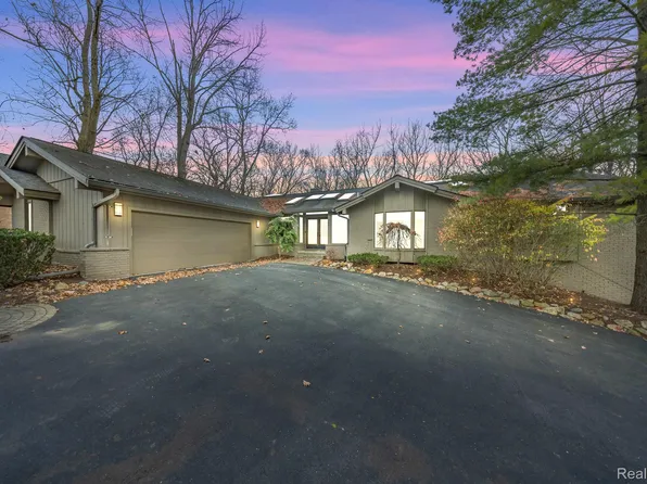 1725 Long Lake Shore Dr, Bloomfield Hills, MI 48302
