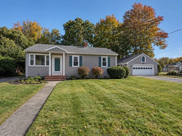 16 Clinton St, Dartmouth, MA 02748