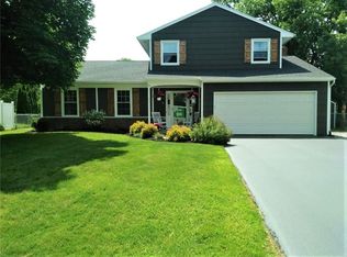 92 Sweet Briar Knl, Henrietta, NY 14467