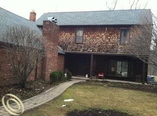 31085 Rivers Edge Ct, Beverly Hills, MI 48025