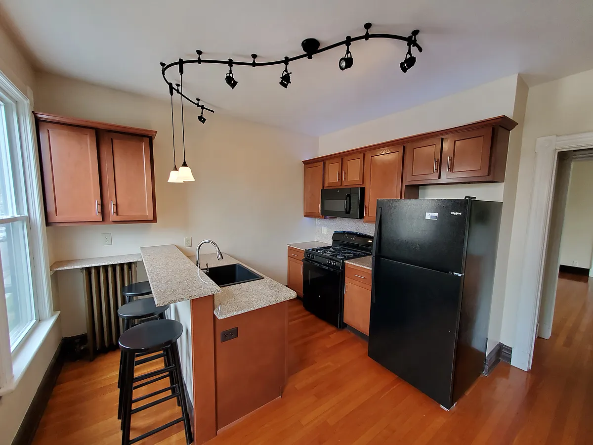 Building Photo - 534 Yates St #B