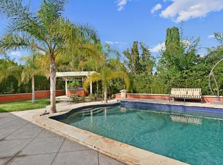 24301 Aetna St, Woodland Hills, CA 91367