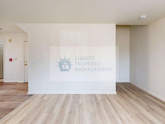 2nd image of 953 Vermont Ave